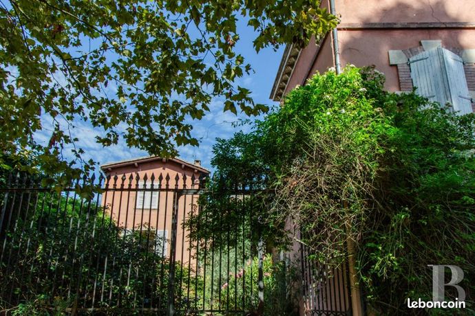 Maison de village 20 pièces 720 m²