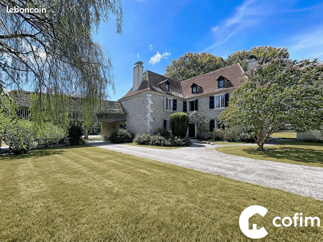 Maison 12 pièces 344 m² · à Thèze · 344 m² · 629 000 €