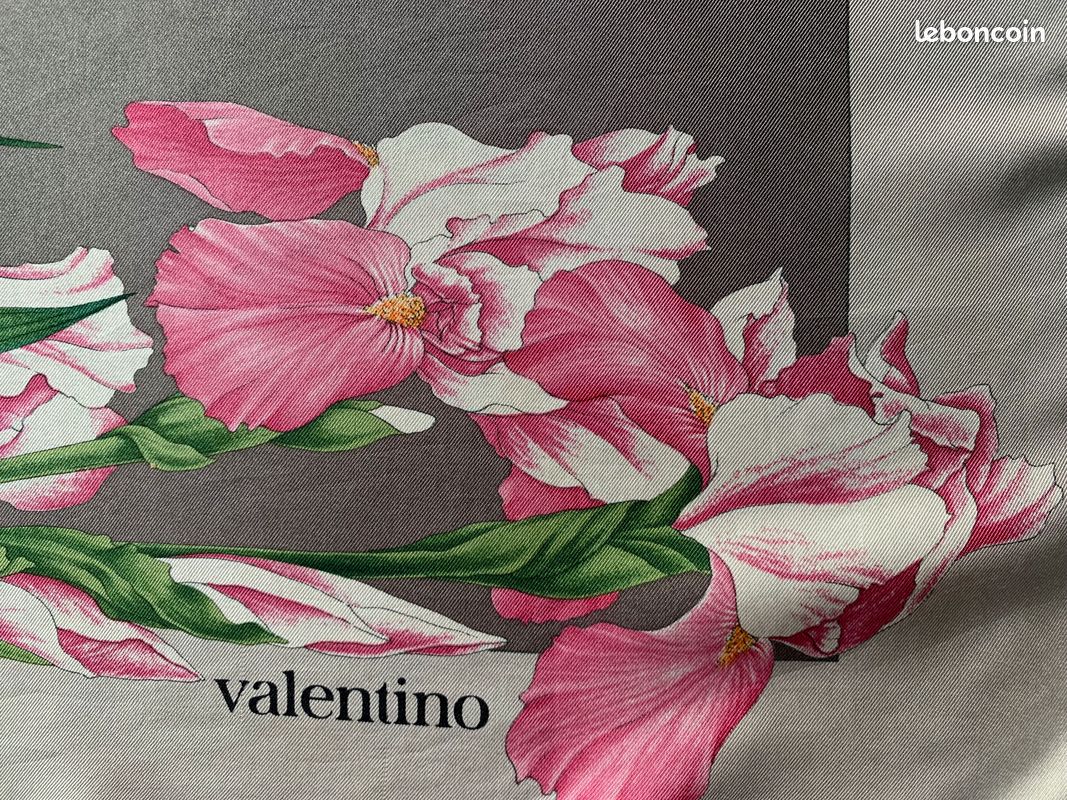 Foulard Valentino En Soie Vintage – 87 X 89 Cm, Rose Et Marron