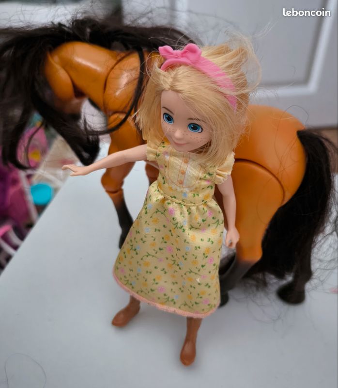 Énorme lot de barbie et figurines (image 17)