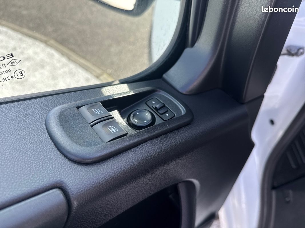 Renault master fgn trac f3500 l2h2 blue dci 135 confort (image 16)