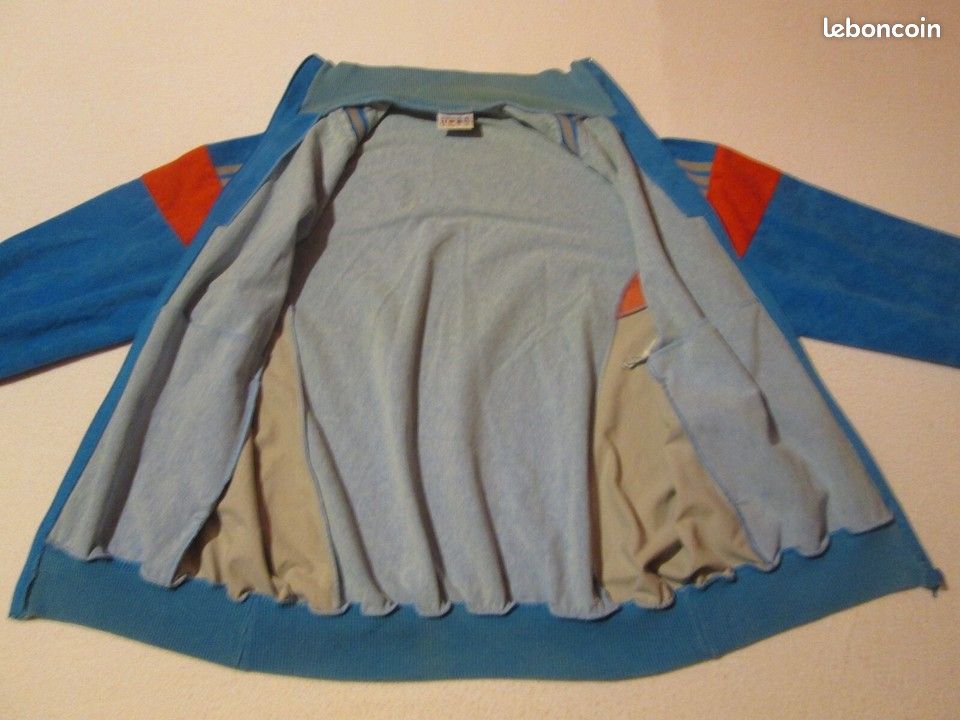Label in marks spencer garment Banque de photographies et d'images à haute résolution - Alamy
