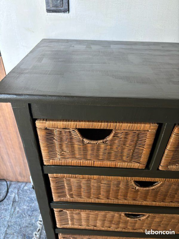 Chiffonnier/Commode en bois peint marron foncé avec 5 tiroirs en rotin – Design urbain, Boho chaleureux , belle présence (image 11)