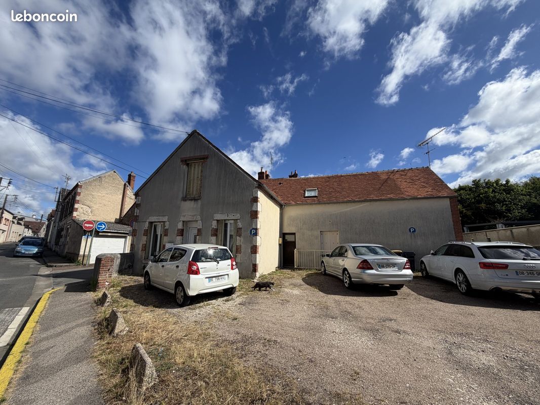 Immeuble 165 m² · à Gien · 165 m² · 205 000 €