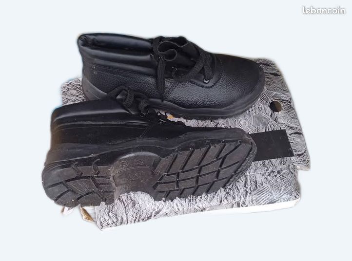 Chaussures de sécurité T44 (image 1)