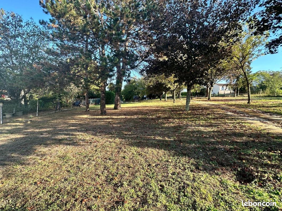 Terrain 750 m² · à Saint-Sauvant · 750 m² · 50 000 €