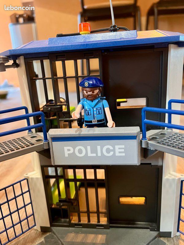 La prison + voiture de police playmobil (image 6)