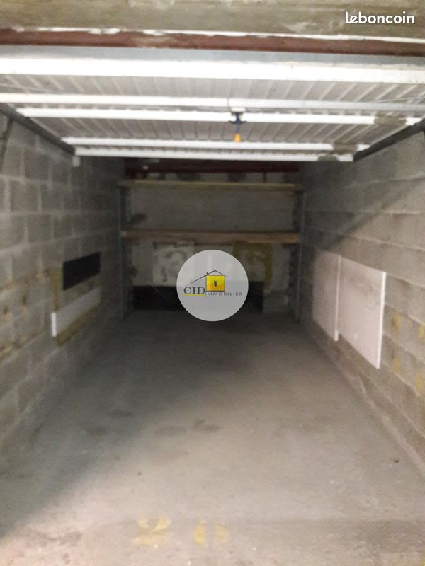 Parking/box Saint-Priest · 70 €/mois