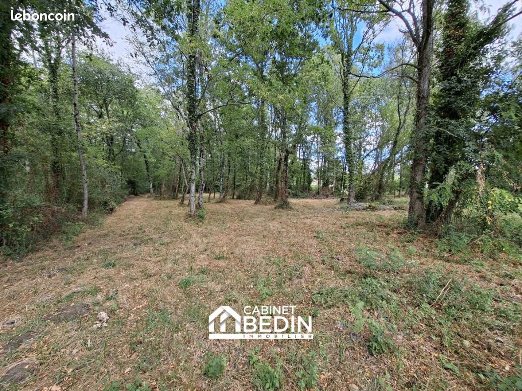 Terrain 1300 m² · à Léogeats · 67 300 €