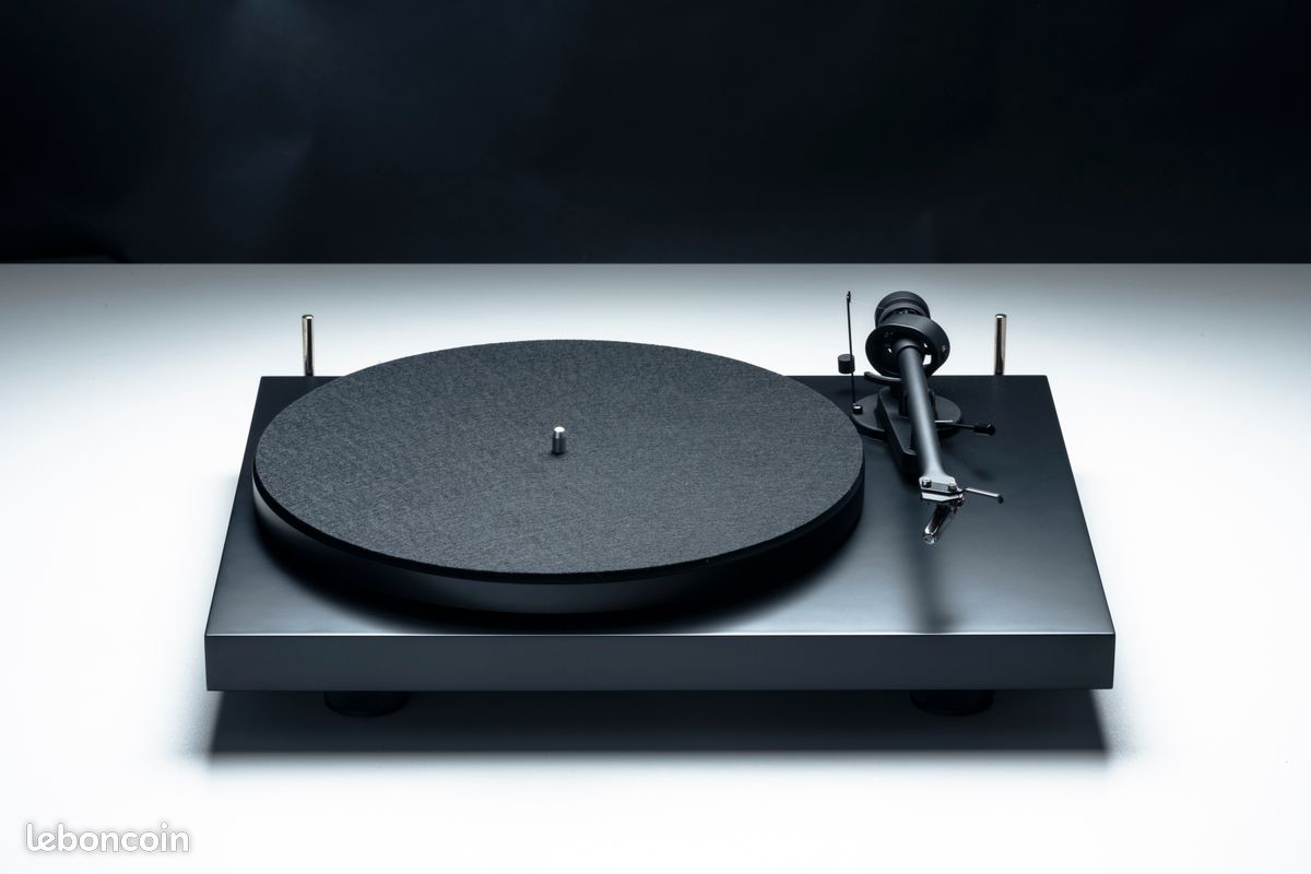 PRO-JECT Debut 3 (OM5E) Noir Matt - Platine vinyle audiophile (image 2)