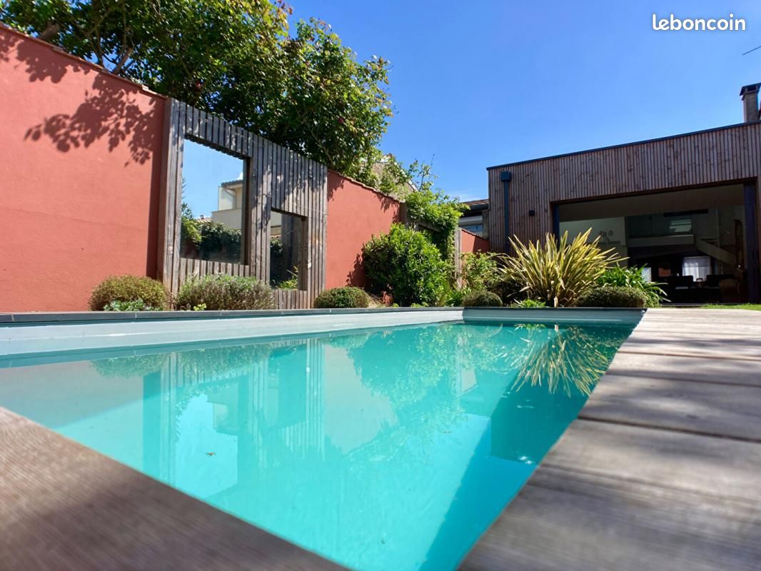 Maison intégralement rénovée avec piscine et pool house