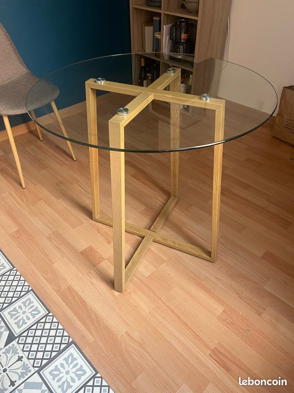 Table en verre (image 1)