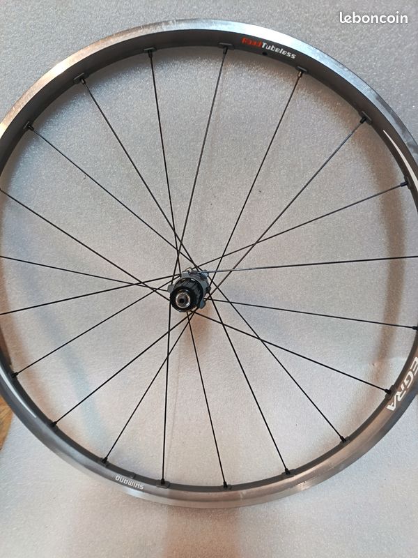 Roue Avant Shimano Ultegra WH-6700 – 700C, 10 Vitesses, Compatible Tubeless – Occasion