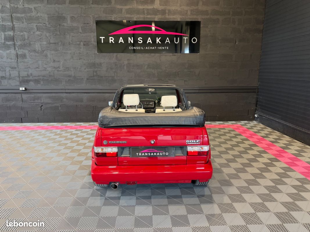 VOLKSWAGEN GOLF CABRIOLET 1.8 90ch - MOTEUR REFAIT 5000KMS - CAPOTE NEUVE - PEINTURE NEUVE - DOSSIER PHOTO RESTAURATION... (image 10)