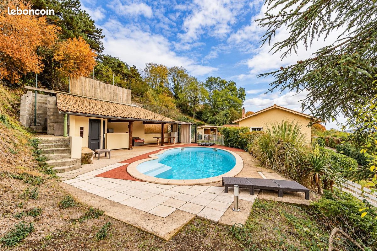 Maison 5 pièces 169 m² · à Vindry-sur-Turdine · 169 m² · 349 000 €