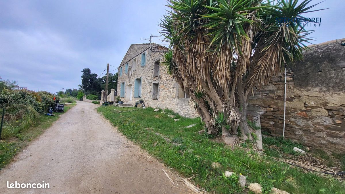 Immeuble 959 m² · à Saint-Nazaire-de-Pézan · 959 m² · 1 900 000 €