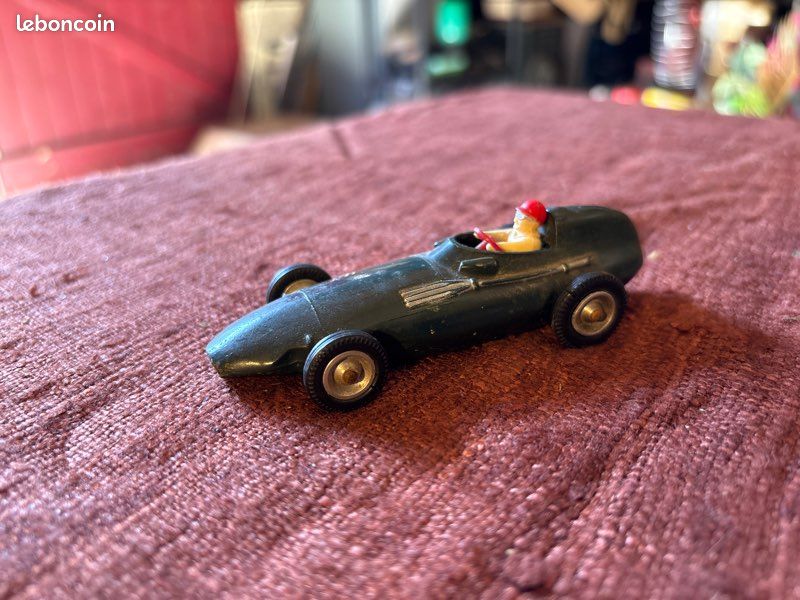 Miniature Dalia Vanwall F1 – 1/43 – Made In Spain – Argent Et Vert – En Boîte (occasion)