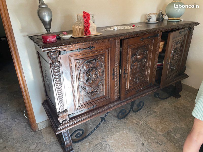 Exceptionnel buffet d’ébéniste en chêne sculpté – fabrication artisanale années 1950 (image 1)