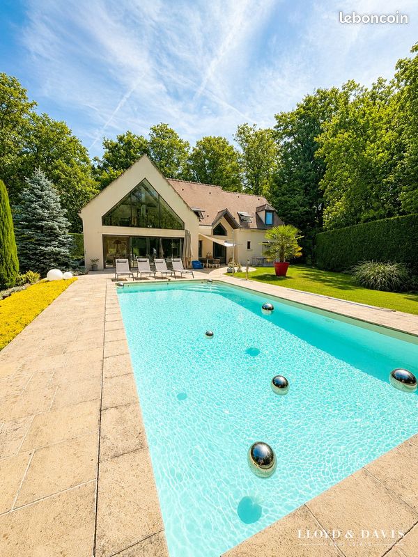 Maison 7 pièces 255 m² · à Lamorlaye · 255 m² · 1 195 000 €