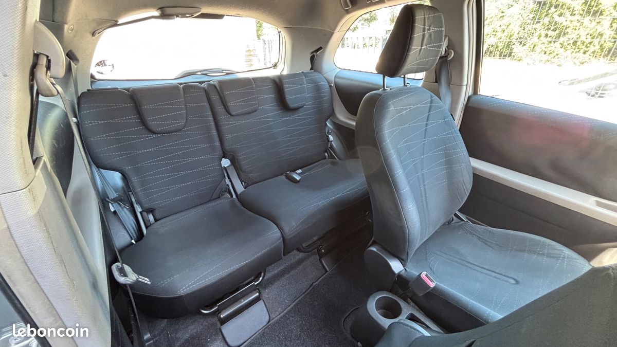 Toyota Yaris 1.3 VVTi 87 CH / Embrayage neuf / Entretien TOYOTA Complet / Climatisation / Radar de recul (image 4)