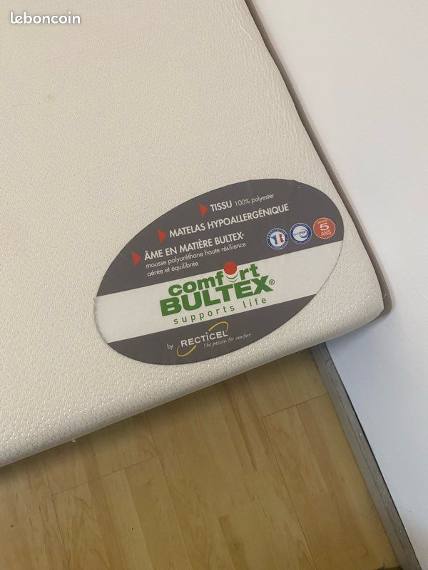 Urgent 🚨 clic clac bon état, matelas Bultex, housse de protection comme neuve (image 2)
