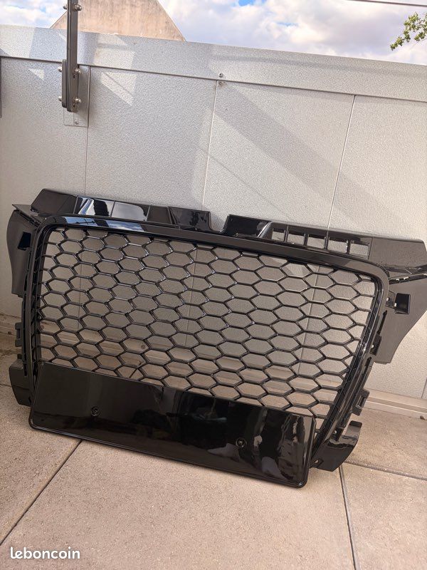 Calandre nid d’abeille AUDI A3/S3/RS3 8P (image 1)