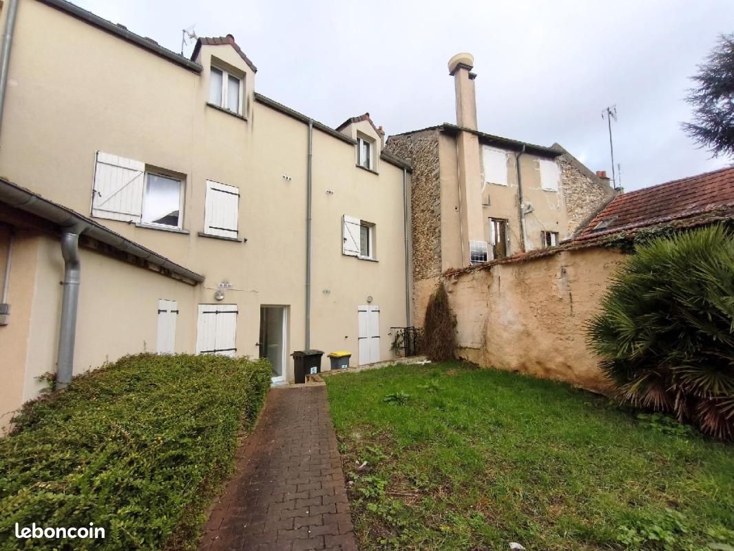 Local commercial 166 m² · à Melun · 166 m² · 598 000 €