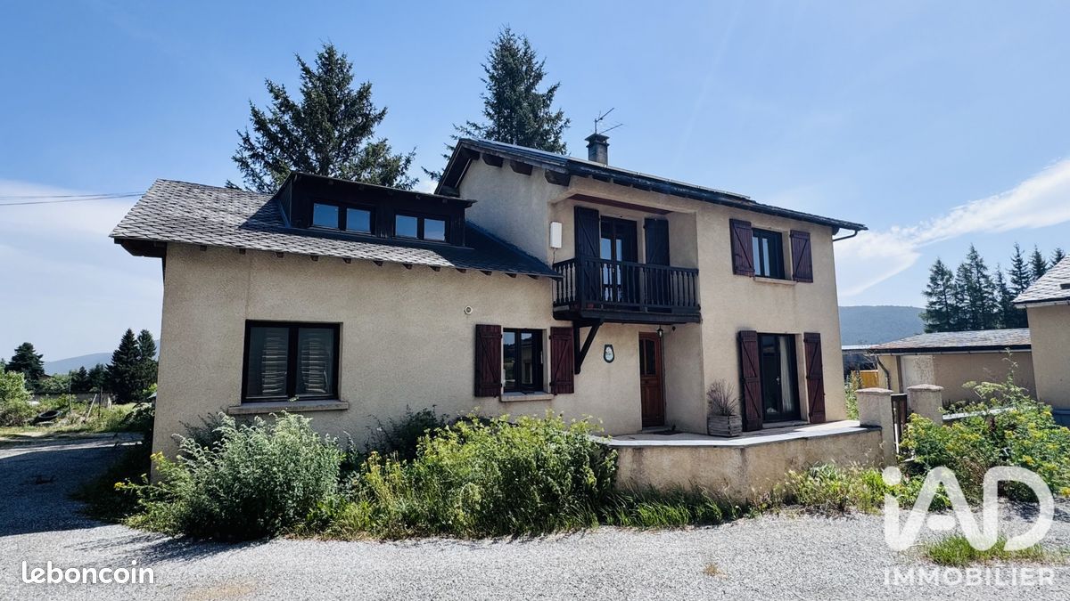 Maison 5 pièces 216 m² · à Formiguères · 216 m² · 220 000 €