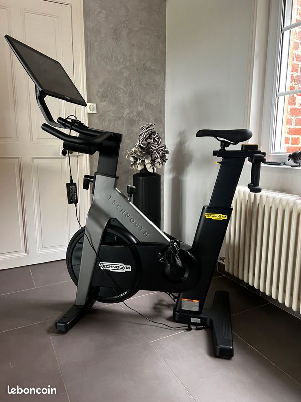 Vélo d’intérieur TECHNOGYM BIKE (image 1)