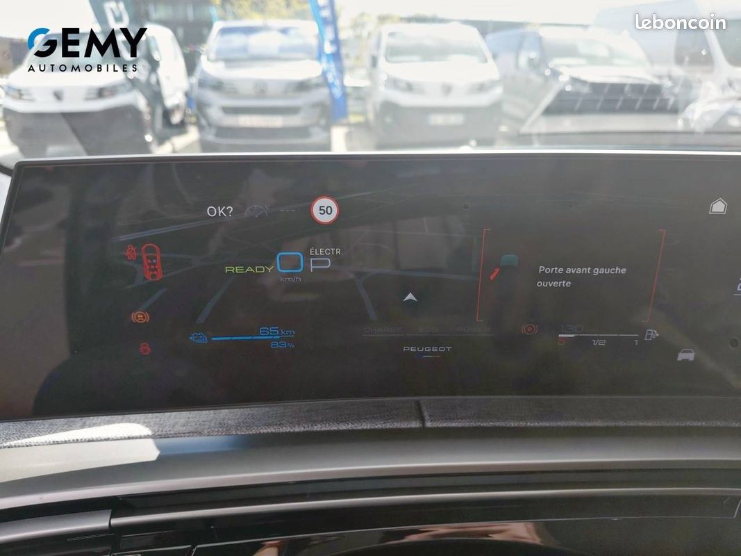 PEUGEOT 5008 Plug-in Hybrid 225 ch e-DCS7 Allure (image 14)