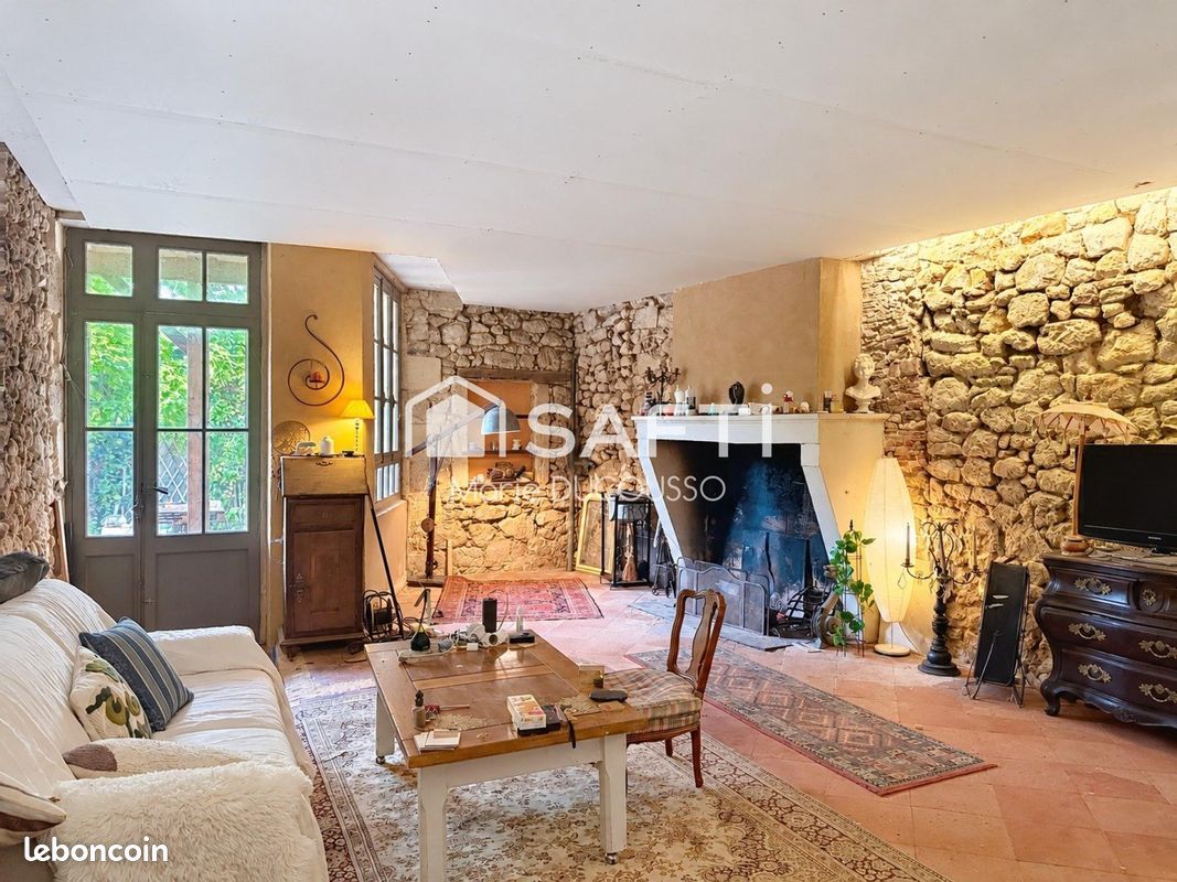 Maison 10 pièces 168 m² · à Gensac · 168 m² · 55 000 €