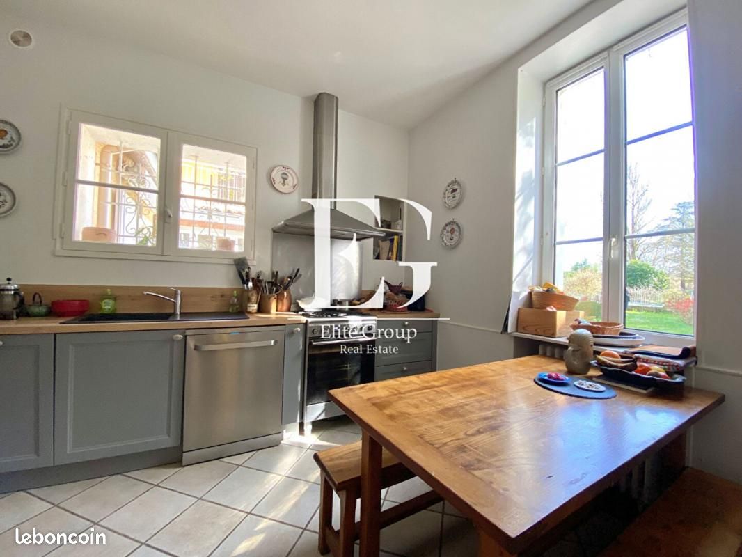 Maison 10 pièces 331 m² - Touvre 16600 (image principale 6)