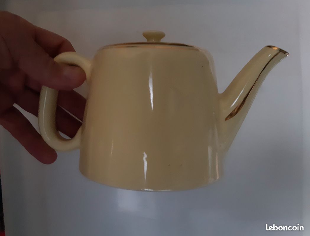 Théière et son pot à lait porcelaine année 1950 (image 2)