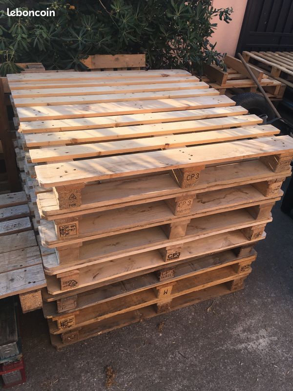 Palette en bois type CP3 114 x 114 cm (image 1)