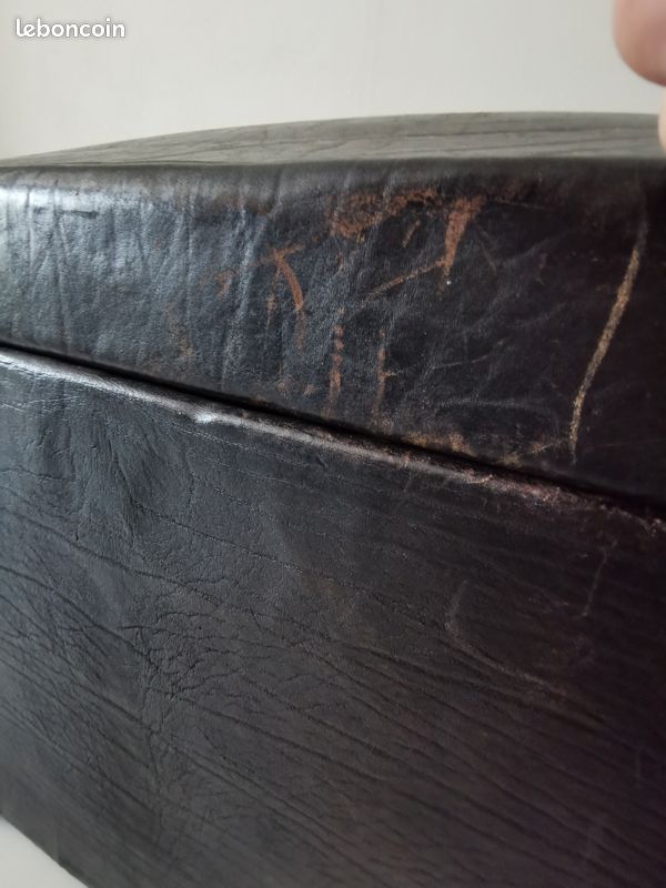 Coffre en cuir noir (image 9)