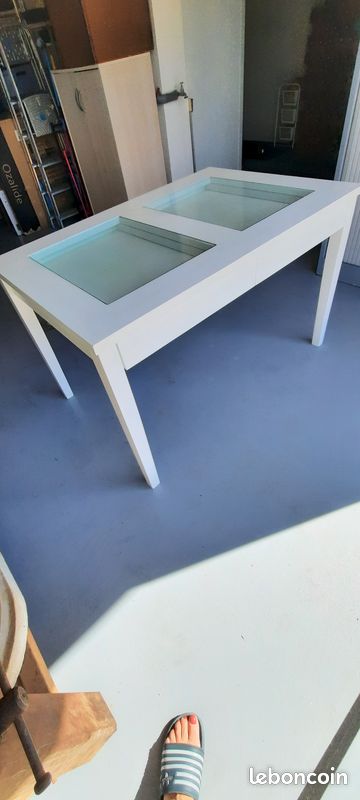 Table blanche (image 1)