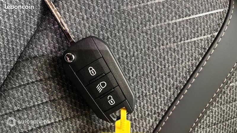 Peugeot 2008 1.2 Hybrid 145ch Envy e-DCS6 (image 35)