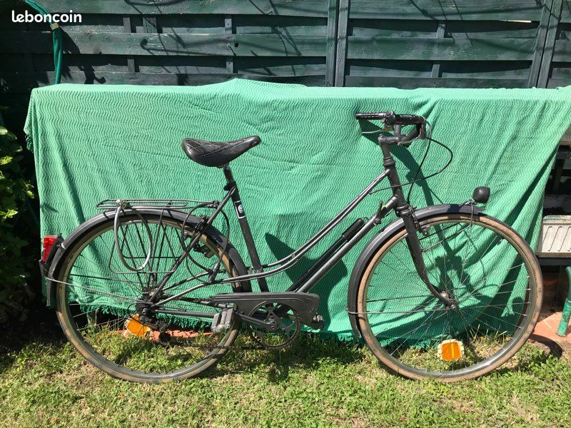 Élégant Vélo ville femme (image 1)