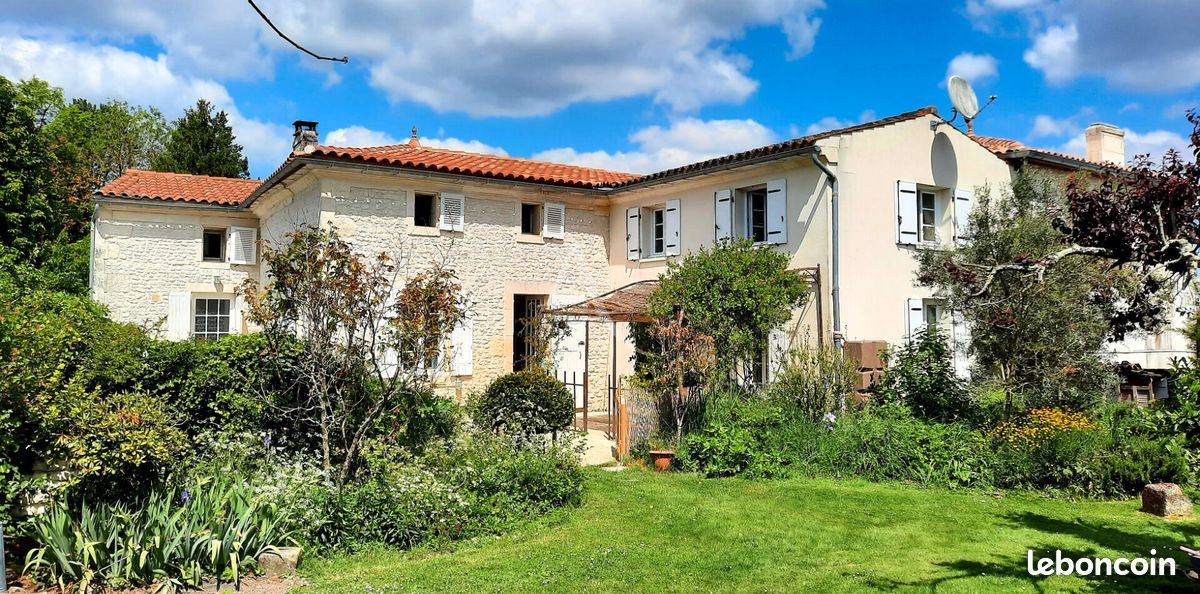 Maison 9 pièces 221 m² · à Pons · 221 m² · 420 000 €