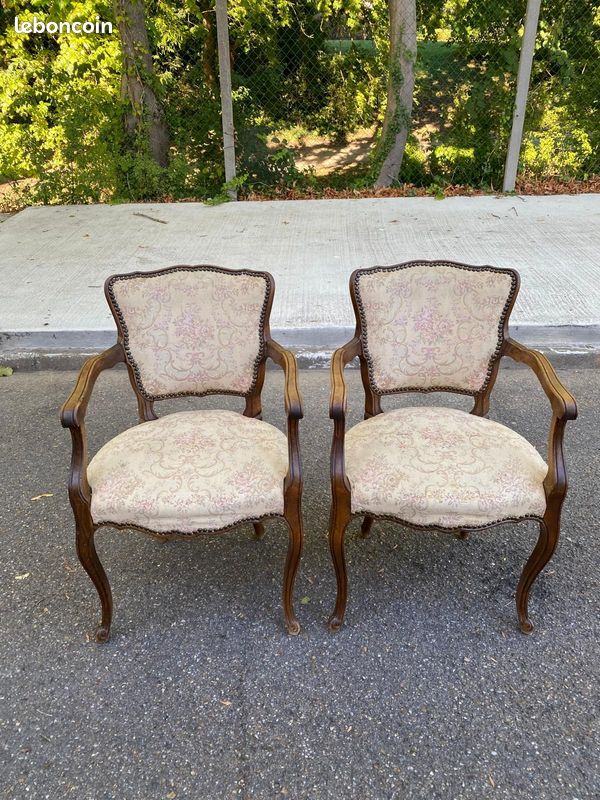 2 Fauteuils Cabriolet Louis XV en Bois Massif et Tissu Floral 1950 (image 1)