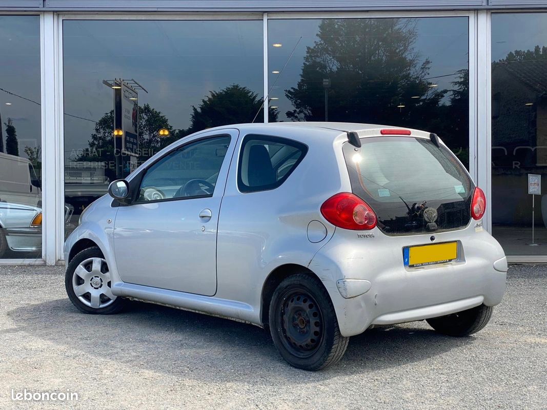 Toyota aygo 1.0 VVTI 68ch / Climatisation / Direction assistée / Compacte et confort (image 4)