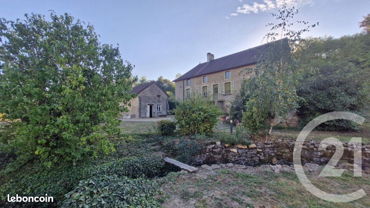 Maison 4 pièces 119 m² · à Saint-Sernin-du-Plain · 119 m² · 345 000 €