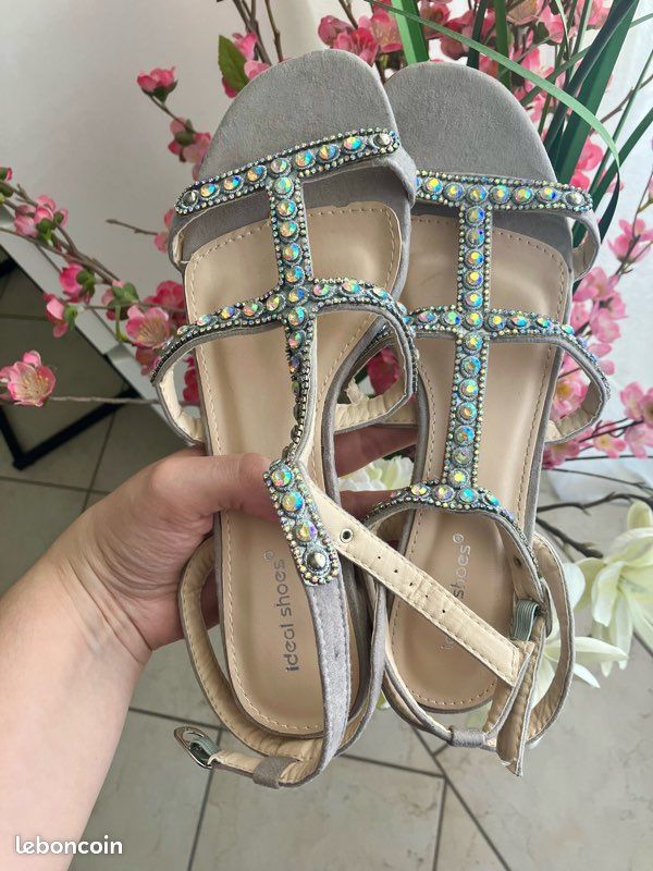 Chaussures à petits talons avec strass T.40 (image 5)