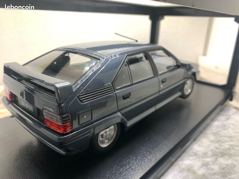 1:18 Citroën BX GTI - 1990 - Gris foncé métallisé