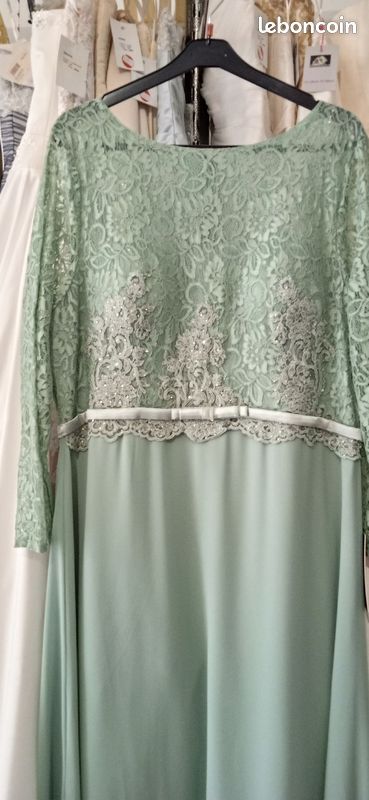 Robe de soirée/cocktail longue en mousseline, avec manches longues