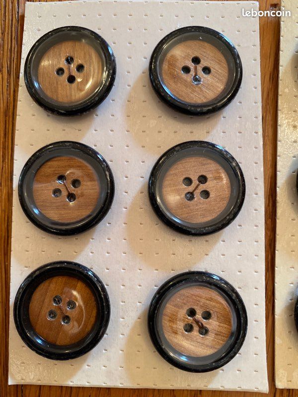 Lot de 12 boutons vintage en bois (image 2)