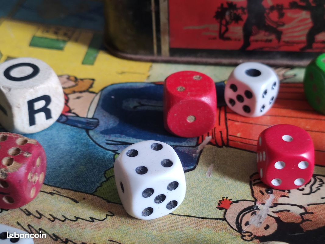 Jeu : Lot de Dés Anciens Toutes Matières Os, Bois Plastique, Bakélite Ambre Orange Vintage - Collection