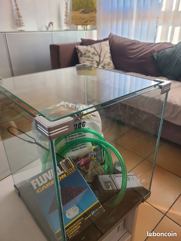 Aquarium carré et ses accessoires (image 3)