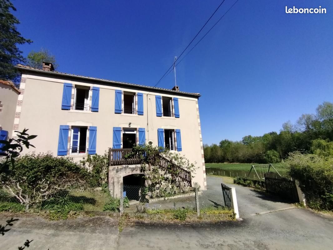 Maison 8 pièces 144 m² · à Sigournais · 144 m² · 335 000 €