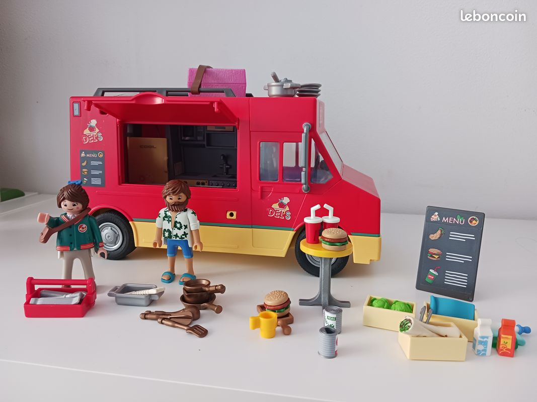 Playmobil 70075 The Movie Del's Food Truck - Toy Set With Figures & Accessories